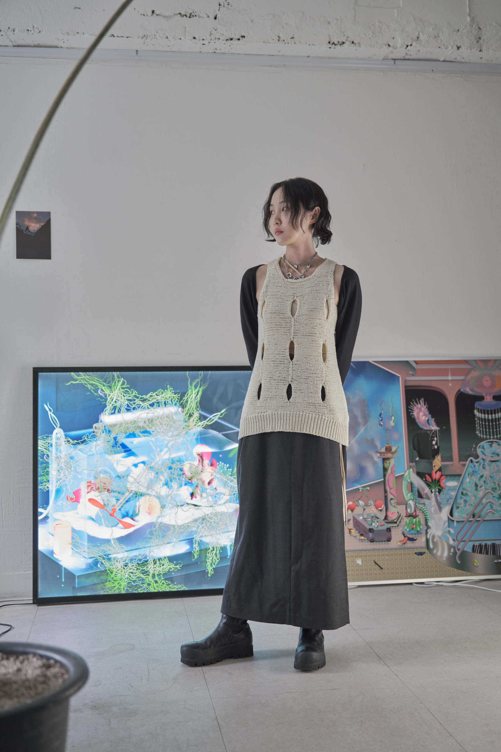 람한, ramhan, 케이스 연작, Case, 작업실에 서있는 람한, Ramhan standing in the studio