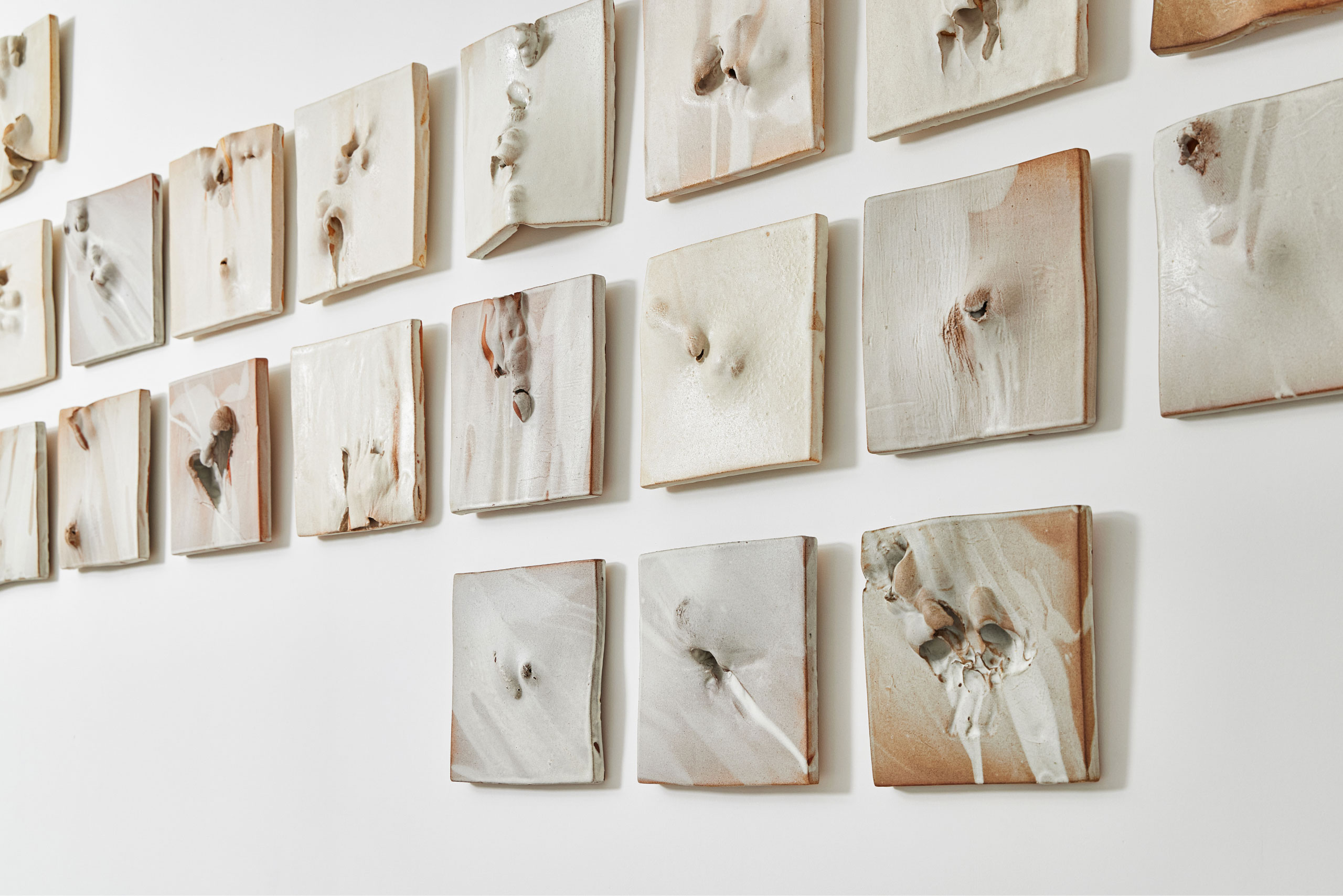 ⟪때로는 둥글게 때로는 반듯하게⟫ 박지원 전시전경