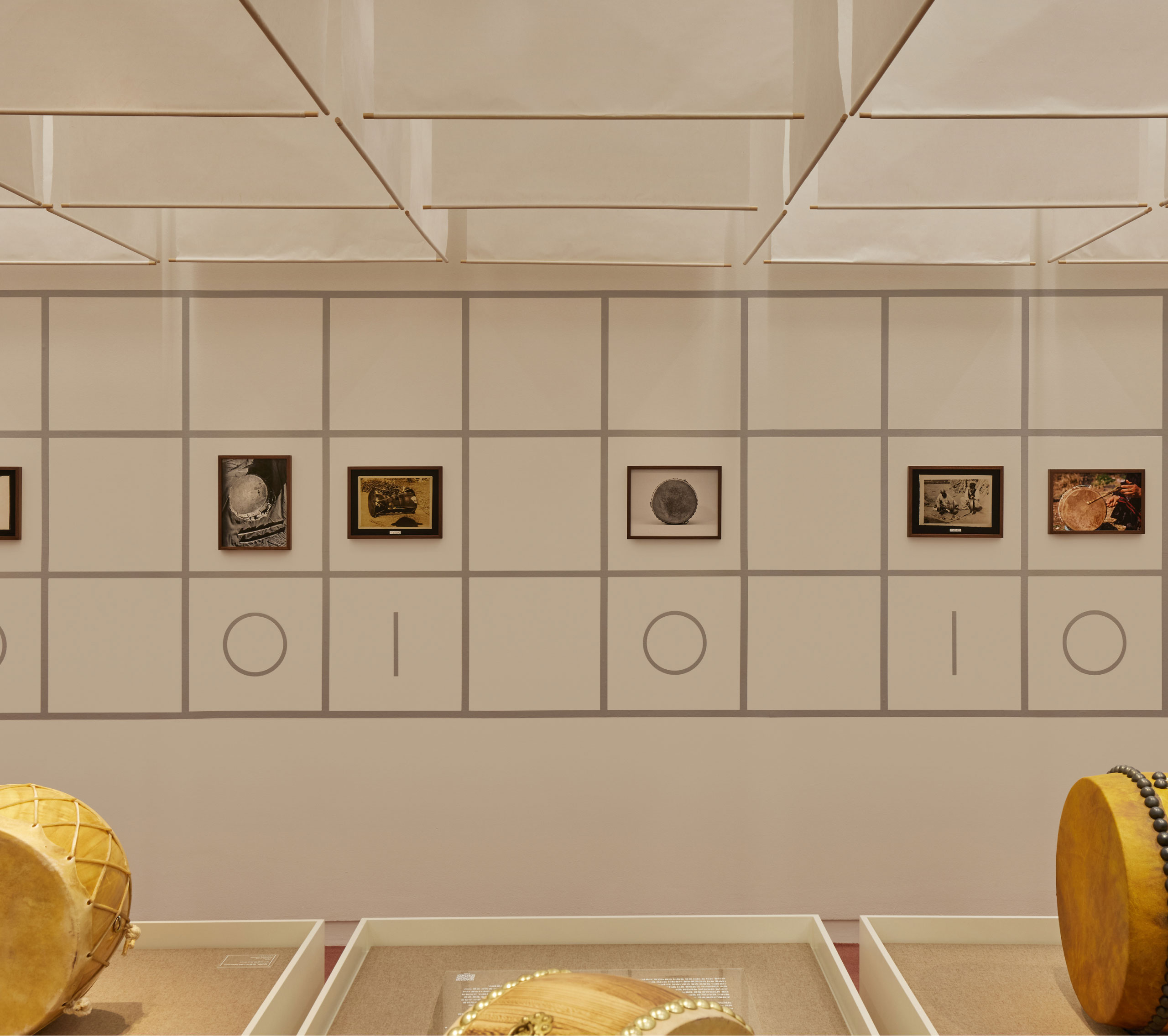 ⟪때로는 둥글게 때로는 반듯하게⟫ 전시 전경3