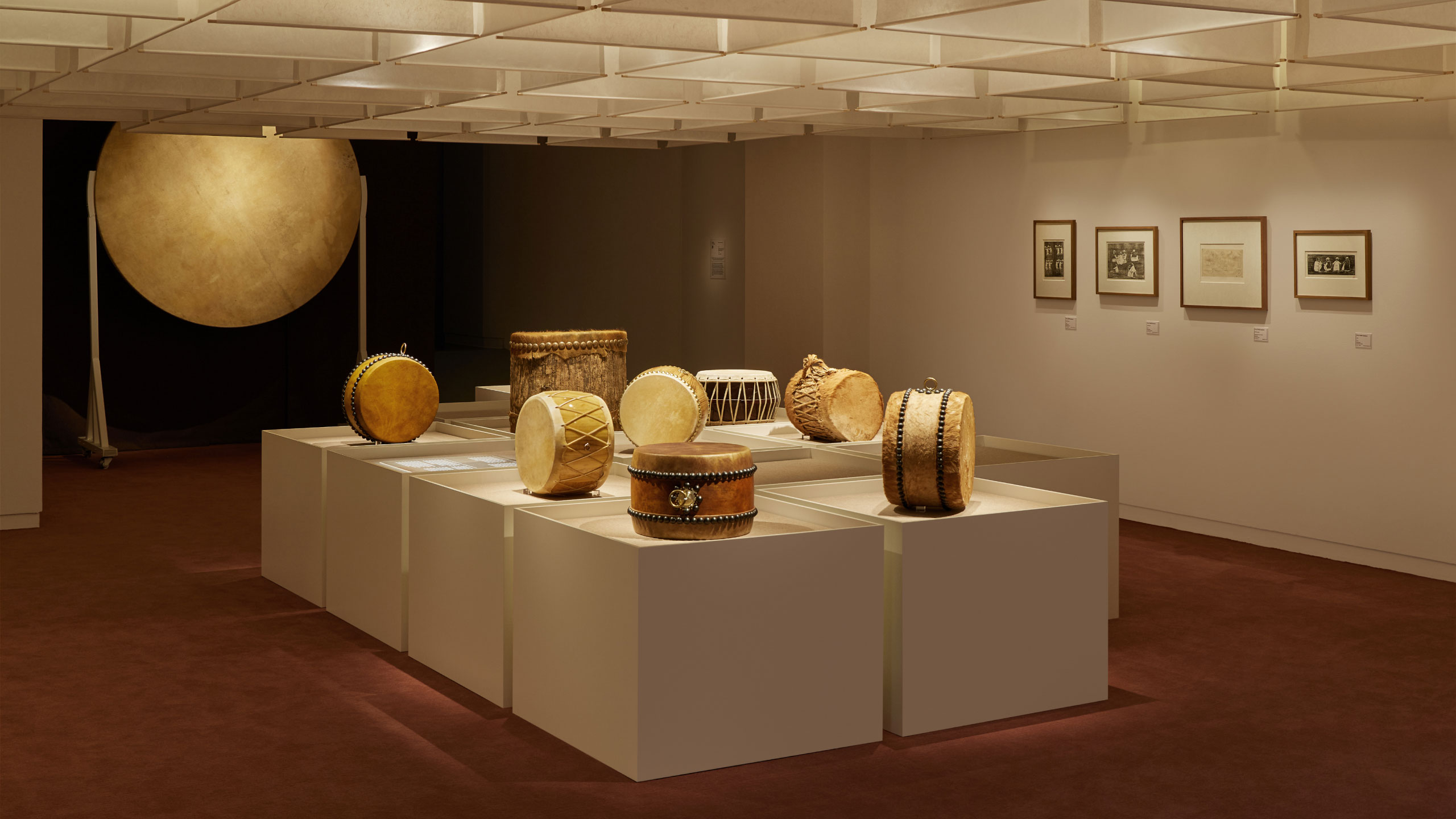 header_⟪때로는 둥글게 때로는 반듯하게⟫ 전시 전경