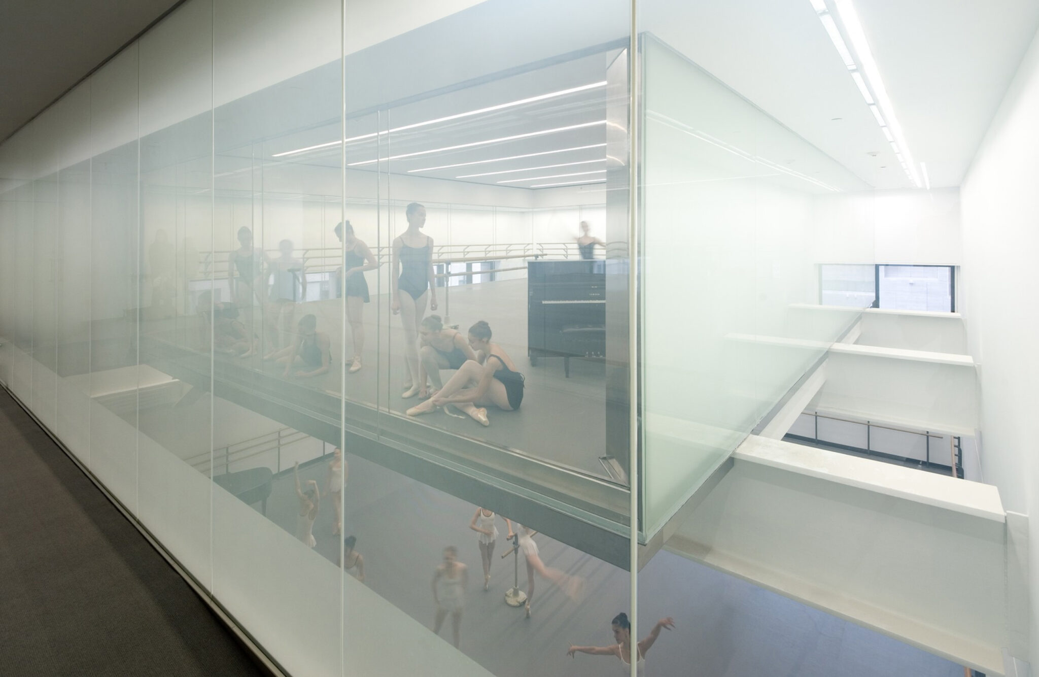 01_크리스-로_더-윌로The-Willow