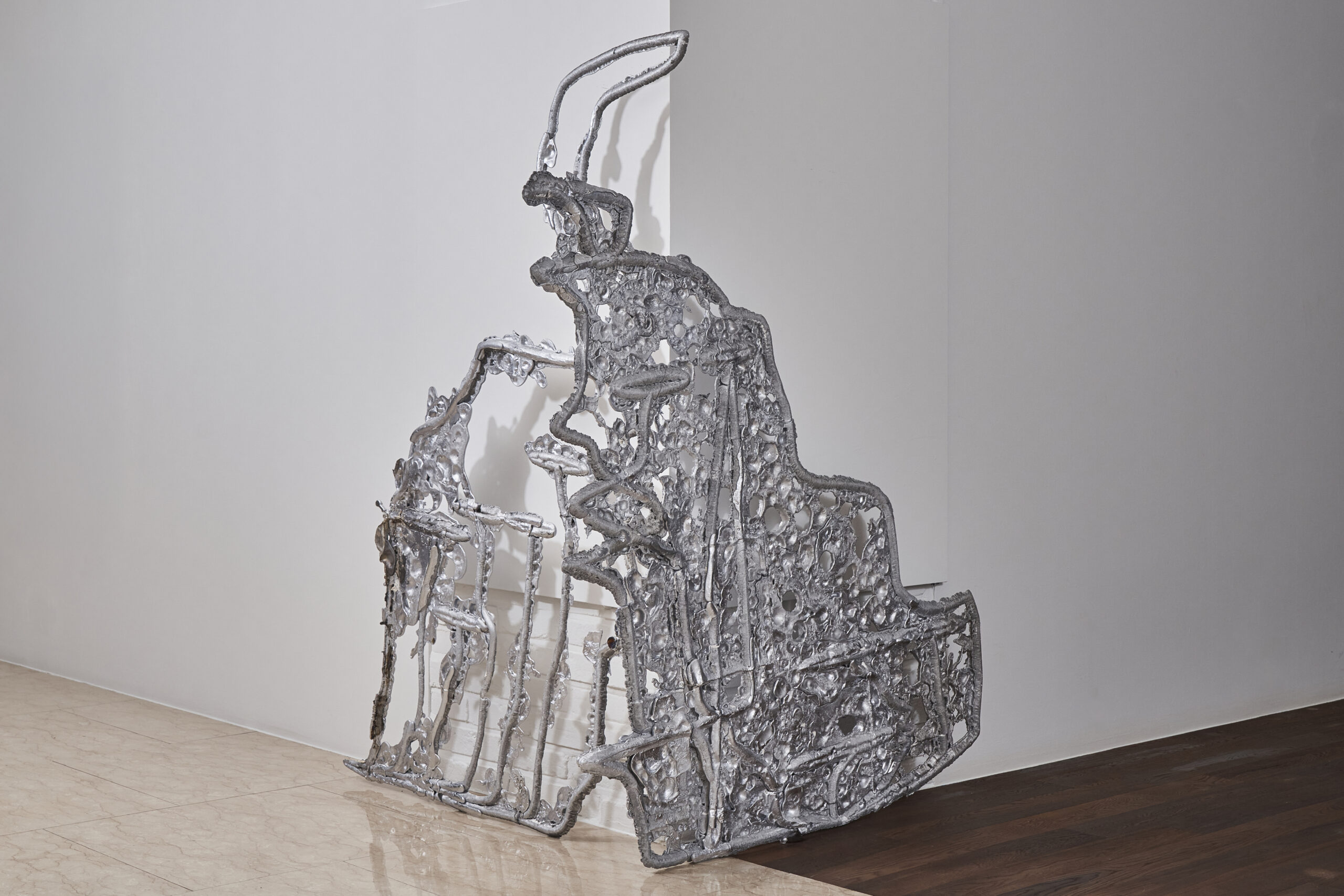 ‹요기요식과 배민호›, 2022, 알루미늄, 1830×1240×1110mm