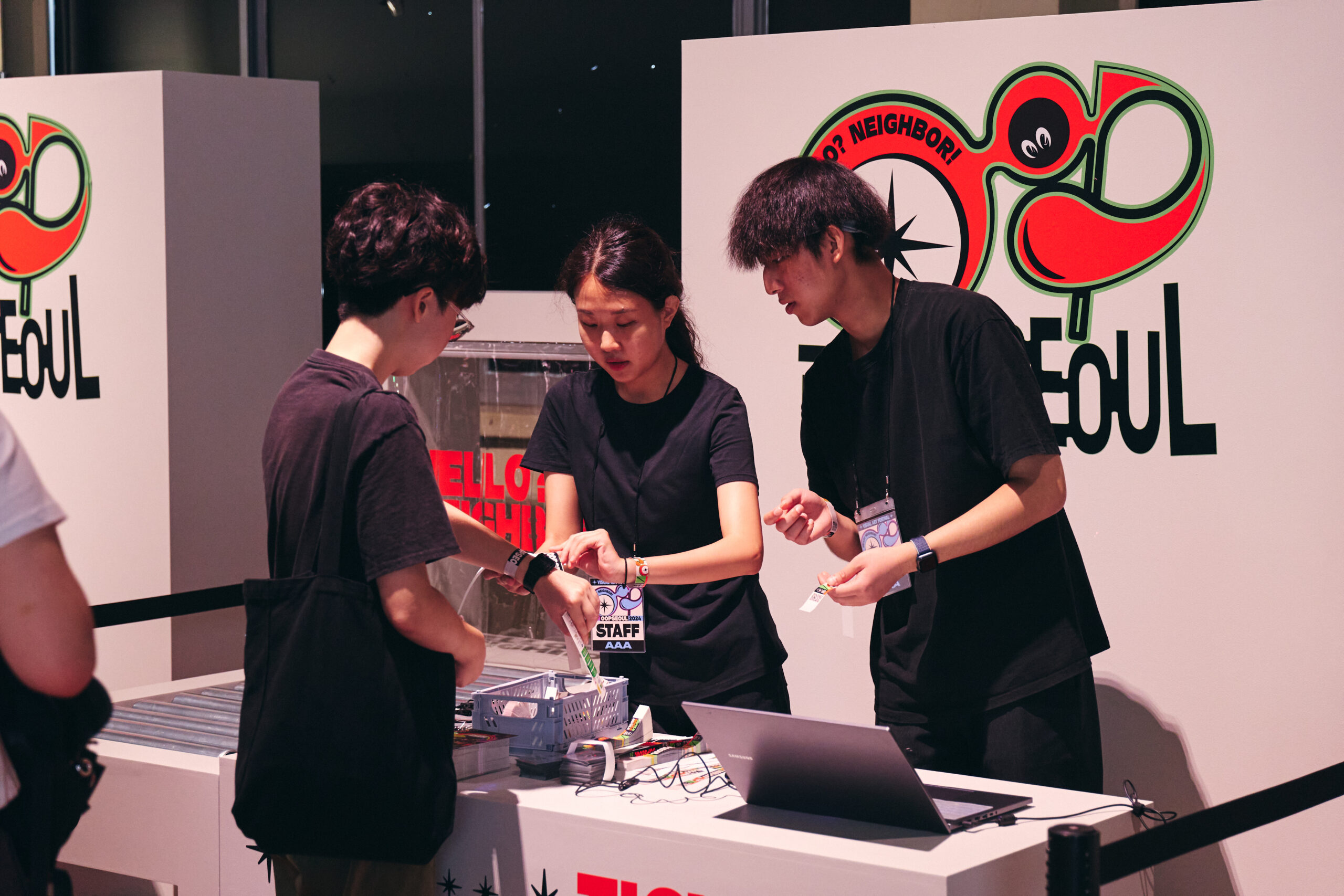 웁OOP & 악수AXOO_14