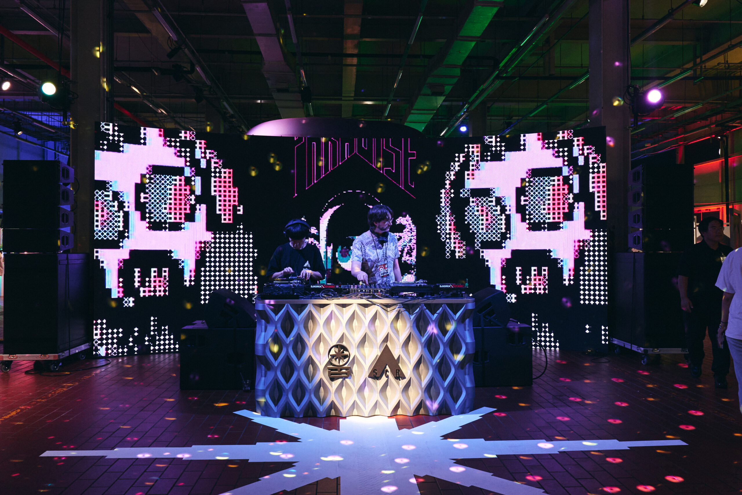 웁OOP-&-악수AXOO_25