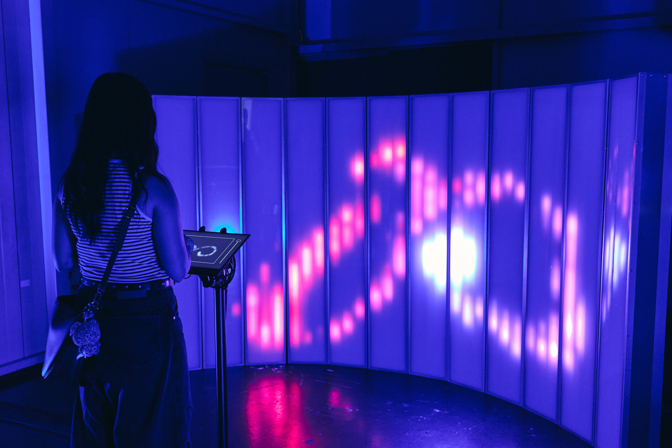 웁OOP-&-악수AXOO_32jpg